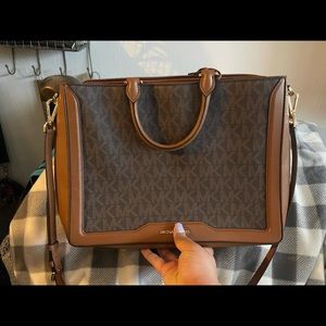 Michael Kors Purse!!